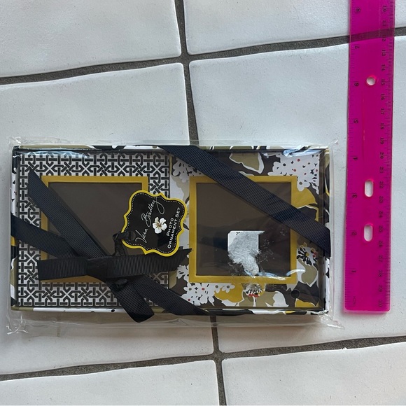 NWT NIB Vera Bradley Dogwood Photo Ornament Set includes 2 Coordinating Frames - Picture 6 of 7